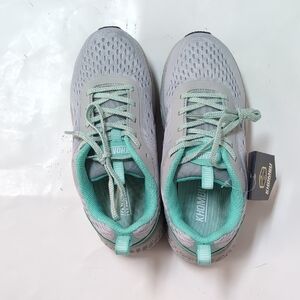 Khombu Women's Light Gray and Mint Sneakers